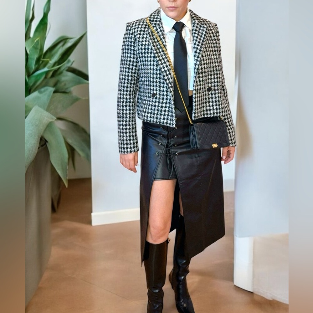 Brand new tweed Maison d’Amelie size 38EU/US 8 jacket, hand crafted with beads